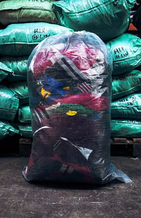 Vintage clothing wholesale bags 5 to 25 kg — Eureka Fripe B2B supplier