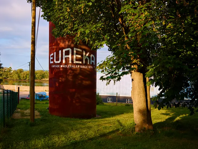 Silo à l'entrée du site Eureka Fripe Vintage